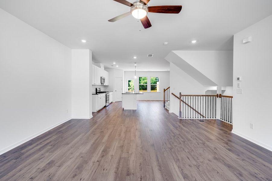 Spacious, unfurnished interior of a new home in Hampton Trace, Marietta (Image 13).