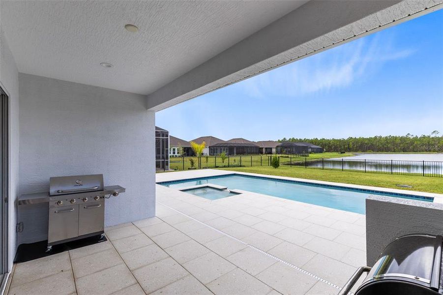 Exterior details and patio area of a home in , Daytona Beach (Image 4).