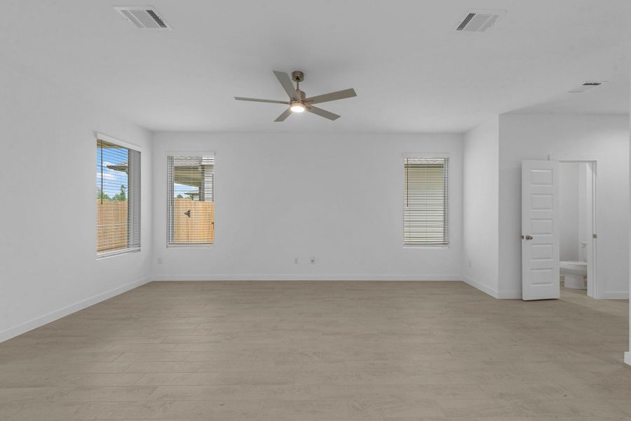Spacious, unfurnished interior of a new home in Cypresswood Landing, Humble (Image 16).