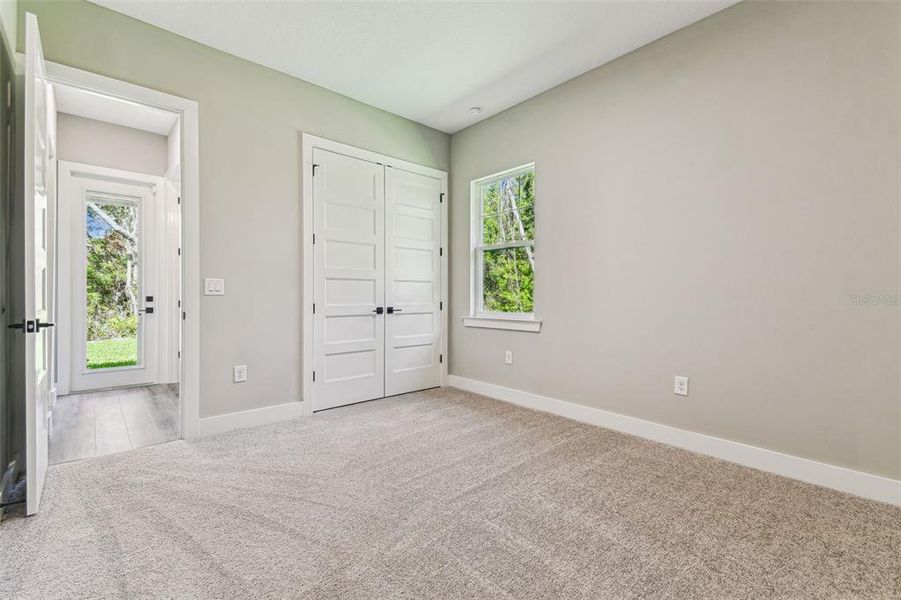 Spacious, unfurnished interior of a new home in Southern Hills Plantation, Brooksville (Image 43).