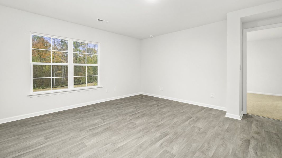 Spacious, unfurnished interior of a new home in Quail Haven, Winston-Salem (Image 14).