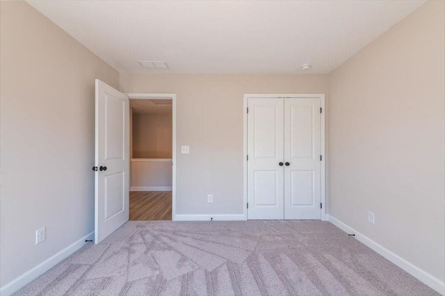 Spacious, unfurnished interior of a new home in Cherokee Township, Acworth (Image 35).