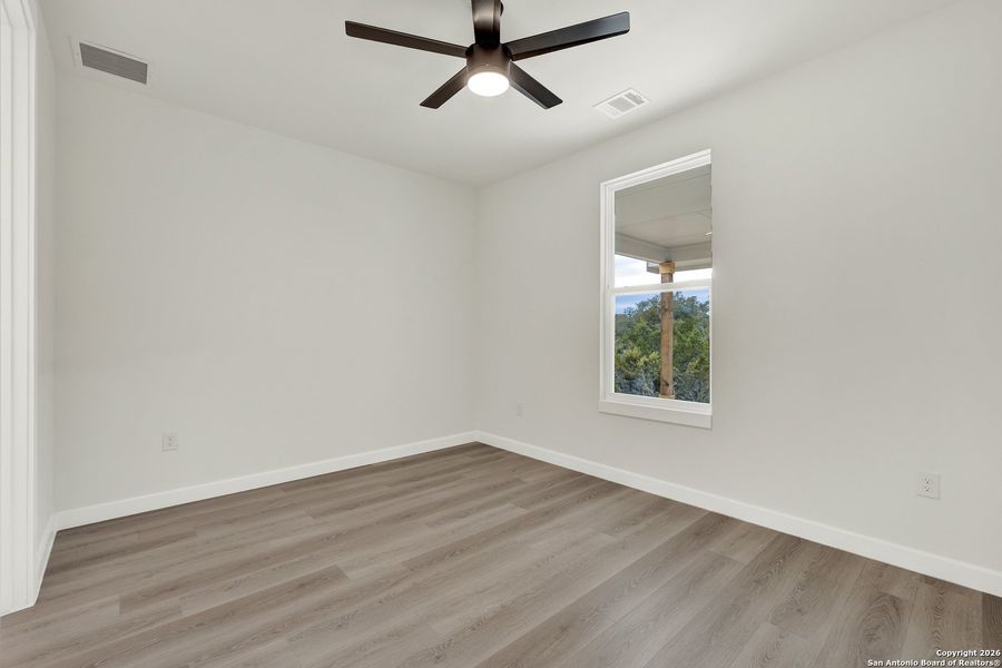 Spacious, unfurnished interior of a new home in , Canyon Lake (Image 25).