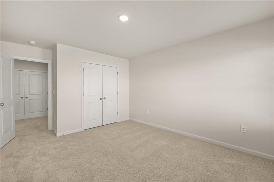 Spacious, unfurnished interior of a new home in Lake Carlton, Loganville (Image 27).