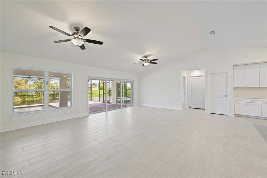 Spacious, unfurnished interior of a new home in Cape Coral, Cape Coral (Image 14).