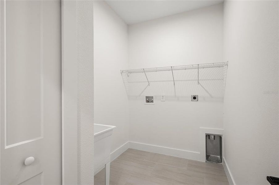 Spacious, unfurnished interior of a new home in , Debary (Image 33).