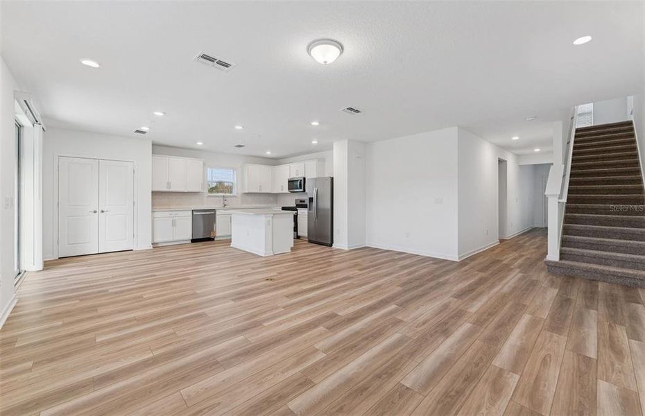 Spacious, unfurnished interior of a new home in Riverwood, Zephyrhills (Image 11).