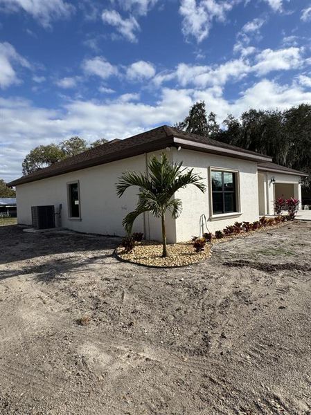 Exterior details and patio area of a home in , Okeechobee (Image 16).