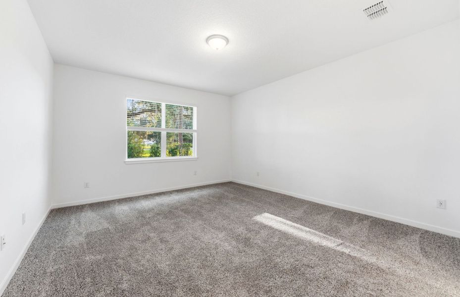 Spacious, unfurnished interior of a new home in Riverwood, Zephyrhills (Image 14).