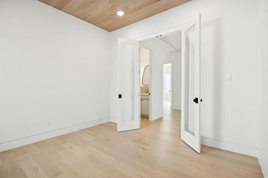 Spacious, unfurnished interior of a new home in , Dallas (Image 19).
