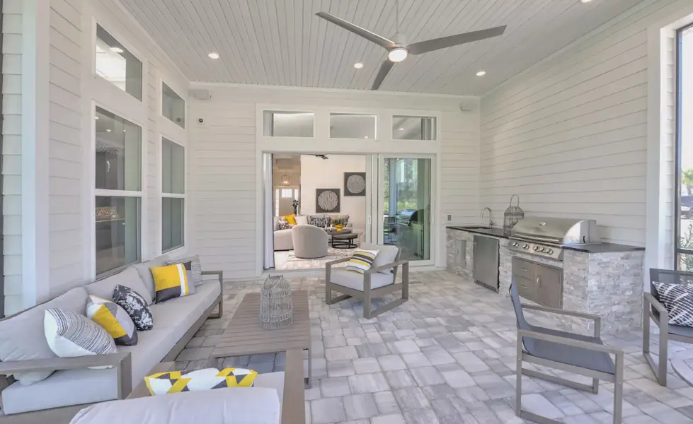 Exterior details and patio area of a home in Seven Pines, Jacksonville (Image 3).