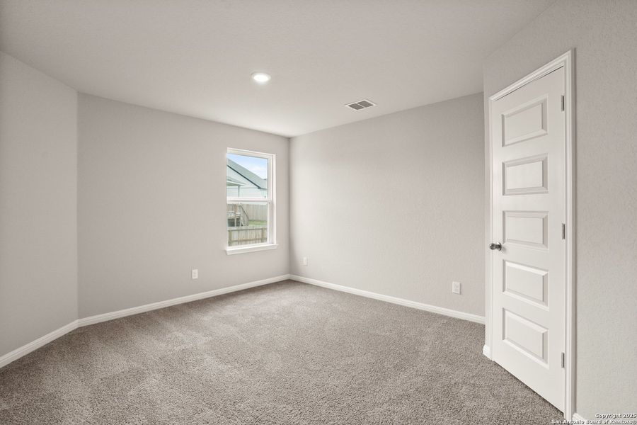 Spacious, unfurnished interior of a new home in Cinco Lakes, San Antonio (Image 23).