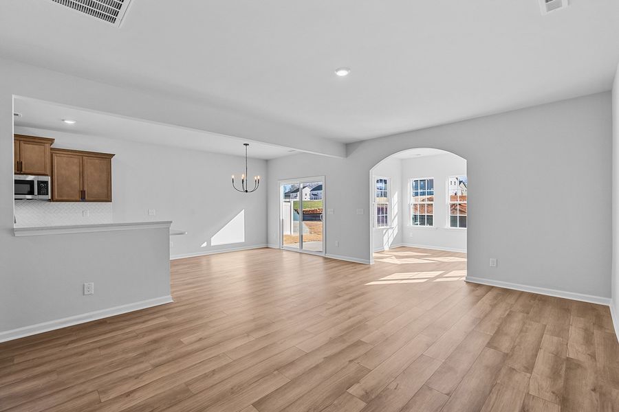 Spacious, unfurnished interior of a new home in Fieldstone, Lexington (Image 19).