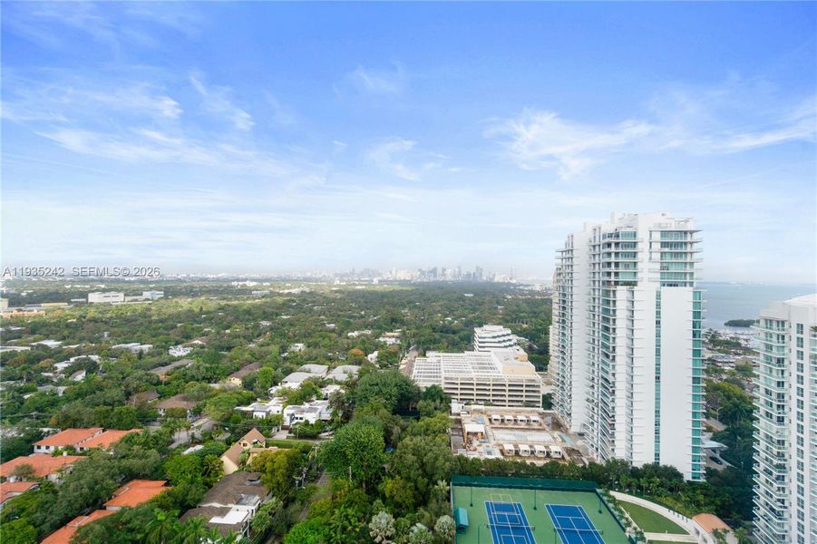 Condo located in Miami, FL showcasing its design and architecture (Image 30).