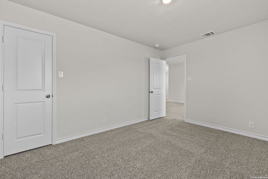 Spacious, unfurnished interior of a new home in Redbird Ranch, San Antonio (Image 12).