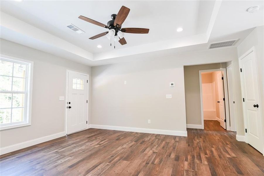 Spacious, unfurnished interior of a new home in , Dahlonega (Image 30).