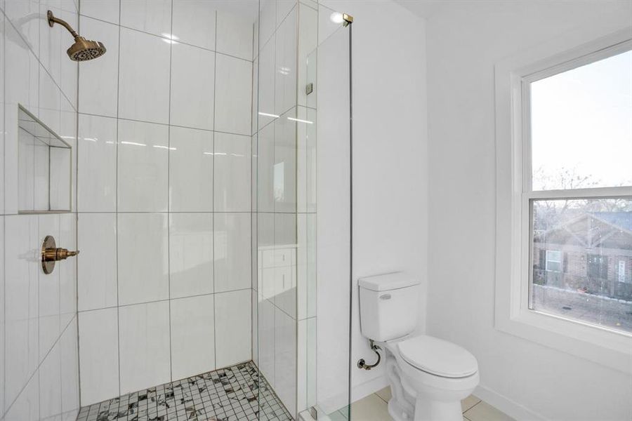 Furnished interior view inside a new home in , Waxahachie (Image 17).