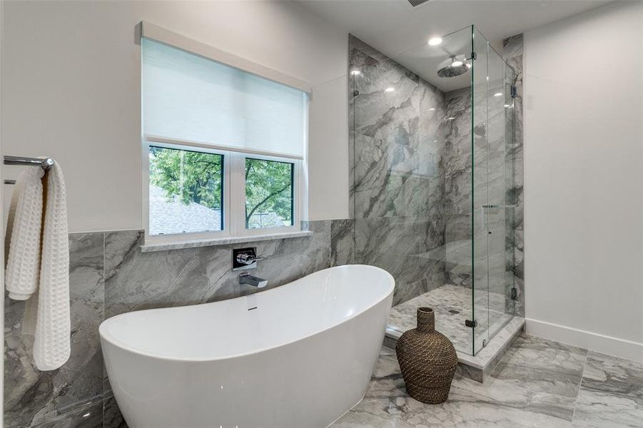 Furnished interior view inside a new home in , Dallas (Image 33).