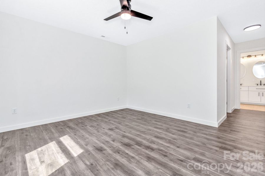 Spacious, unfurnished interior of a new home in , Marion (Image 14).