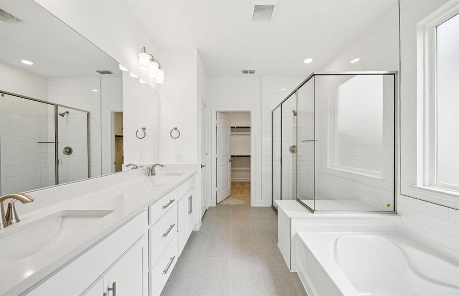 Spacious owner's bath Spacious owner's bath