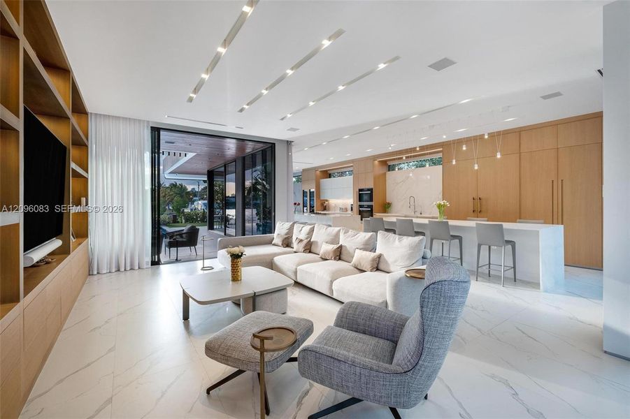 Community amenities in , Miami Beach (Image 35).
