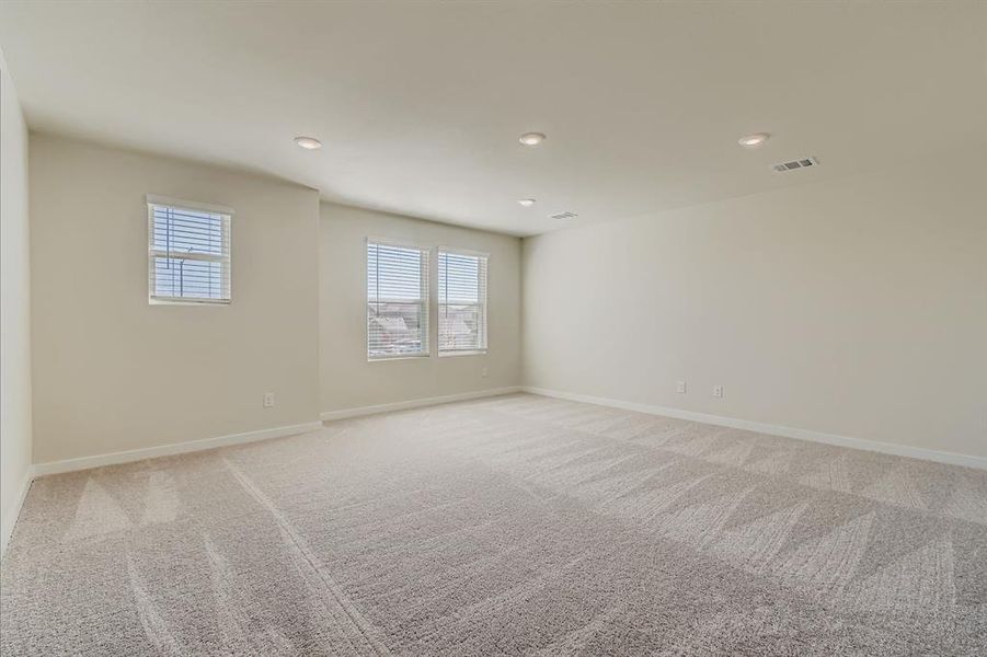 Spacious, unfurnished interior of a new home in Middlefield Village, Dallas (Image 25).
