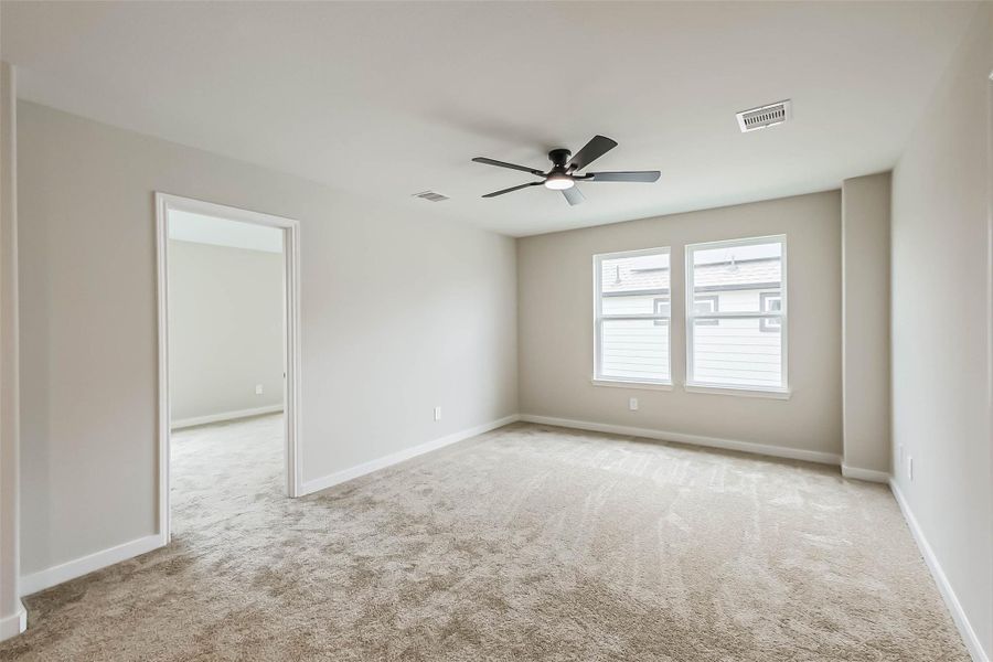 Spacious, unfurnished interior of a new home in , Fresno (Image 21).