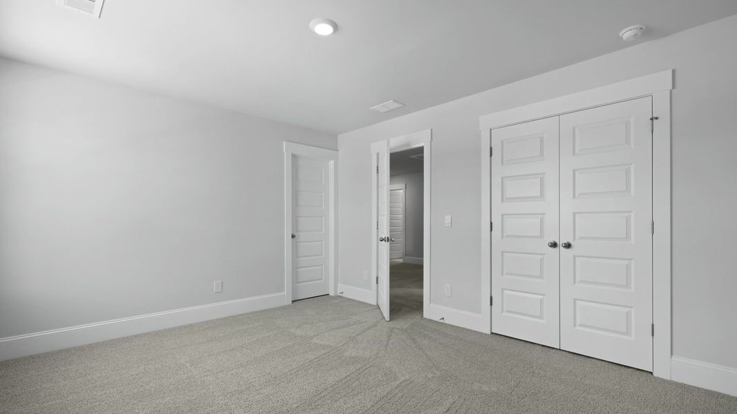 Spacious, unfurnished interior of a new home in Sheep Island, Summerville (Image 44).
