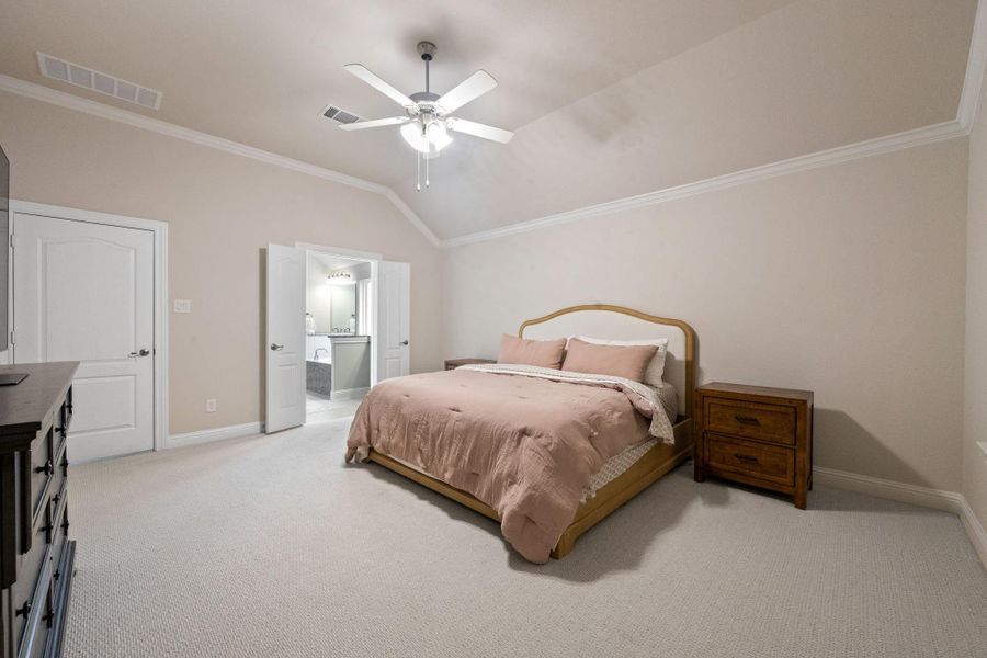 Furnished interior view inside a new home in Champions Forest 90', Mont Belvieu (Image 7).