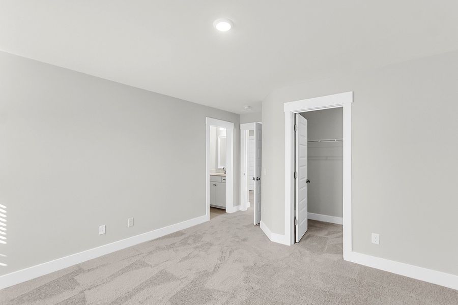 Spacious, unfurnished interior of a new home in Hewing Farms, Summerville (Image 39).