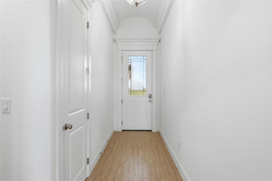 Spacious, unfurnished interior of a new home in , Tolar (Image 25).
