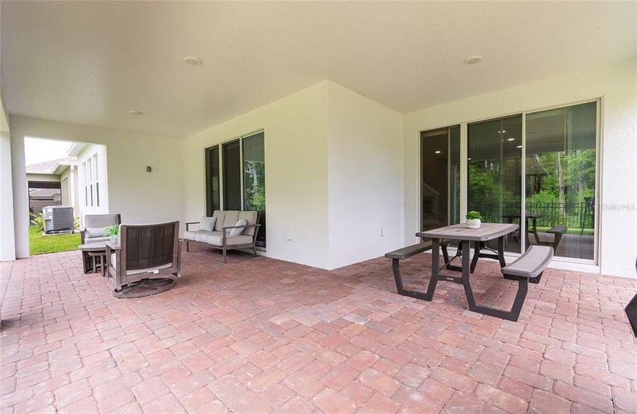 Exterior details and patio area of a home in , St. Cloud (Image 4).