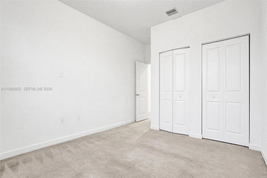 Spacious, unfurnished interior of a new home in , Coral Springs (Image 23).