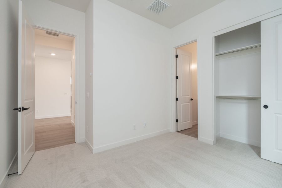 Spacious, unfurnished interior of a new home in Waterston Central, Gilbert (Image 17).