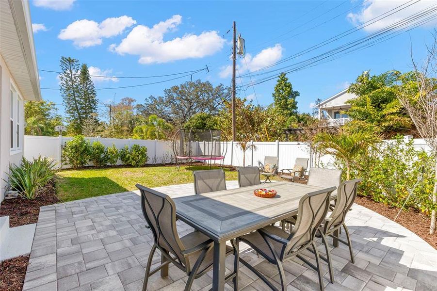 Exterior details and patio area of a home in , St. Petersburg (Image 30).