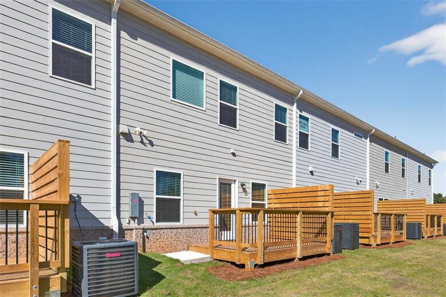 Exterior details and patio area of a home in Franklin Manor, Lawrenceville (Image 3).