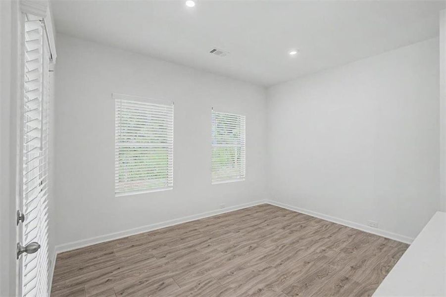 Spacious, unfurnished interior of a new home in Sawmill Creek, Mableton (Image 44).