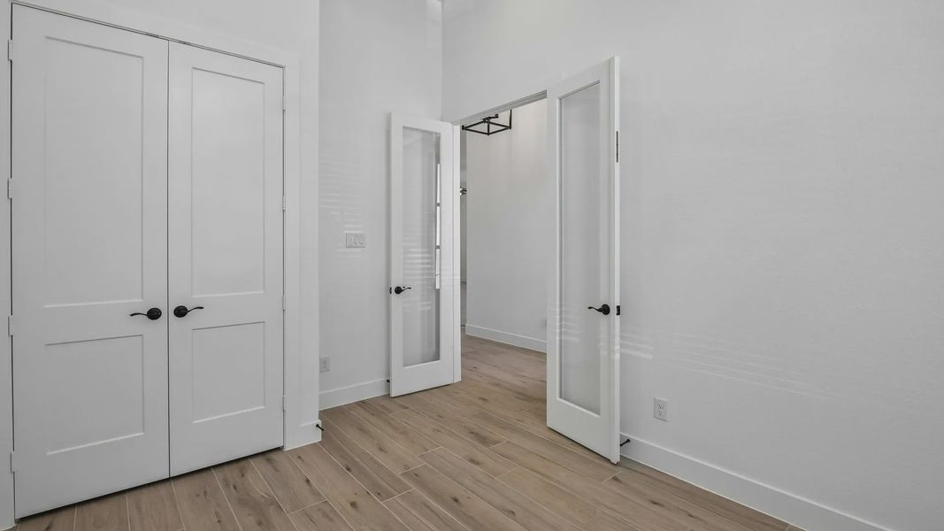 Spacious, unfurnished interior of a new home in Artavia, Conroe (Image 33).