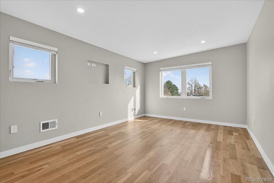 Spacious, unfurnished interior of a new home in , Denver (Image 40).