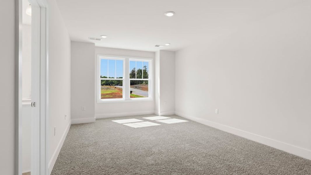 Spacious, unfurnished interior of a new home in Ken's Crossing, Moore (Image 29).