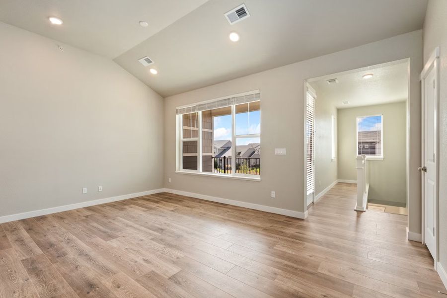 Spacious, unfurnished interior of a new home in The Lakes at Centerra - Discovery, Loveland (Image 19).