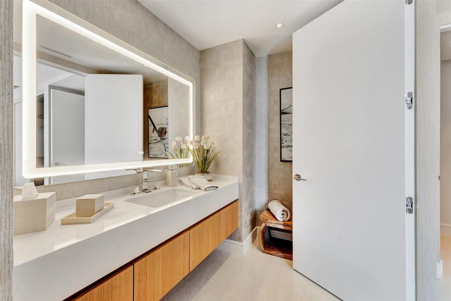 Whispering Sea Pearl 
Suite Bathroom