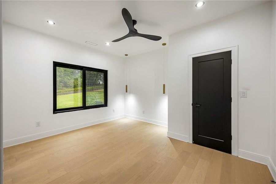 Spacious, unfurnished interior of a new home in , Alpharetta (Image 45).