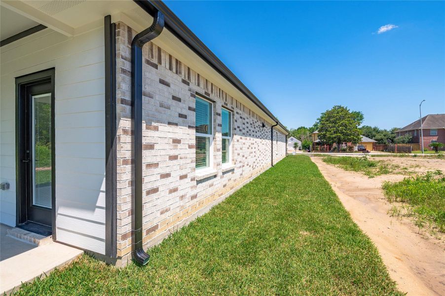 Exterior details and patio area of a home in , Houston (Image 25).