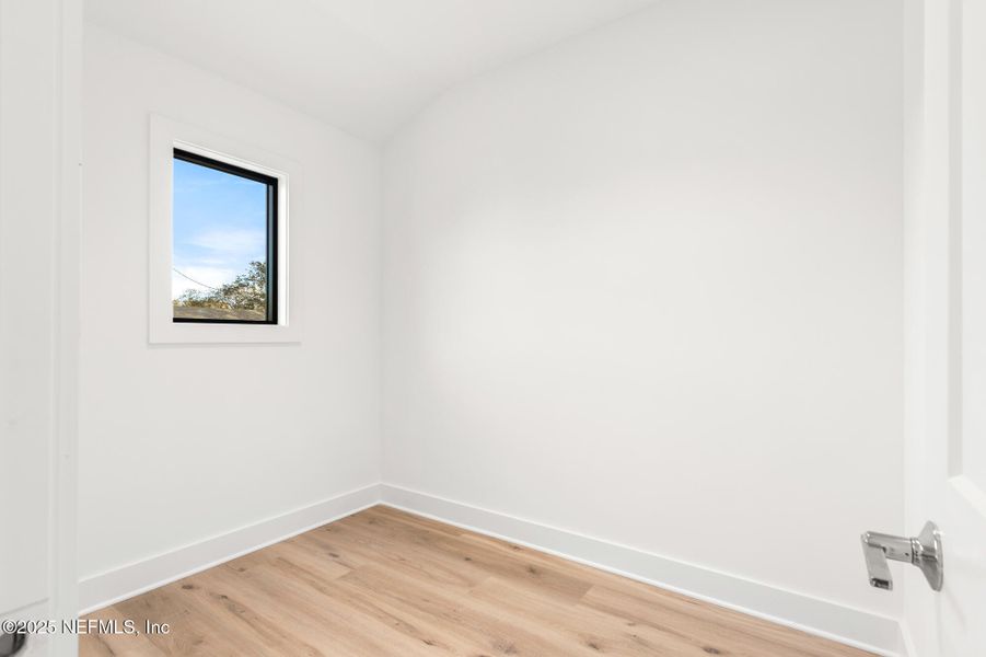 Spacious, unfurnished interior of a new home in , Jacksonville Beach (Image 18).