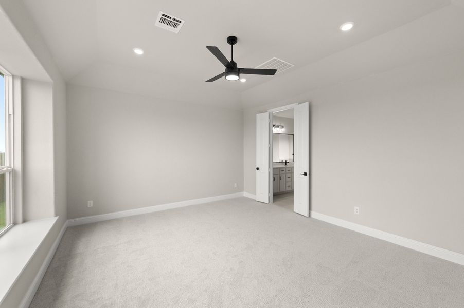 Spacious, unfurnished interior of a new home in Myrtle Creek, Waxahachie (Image 19).