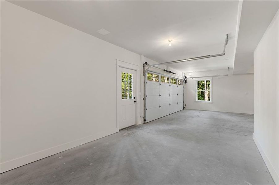 Spacious, unfurnished interior of a new home in , Dahlonega (Image 64).