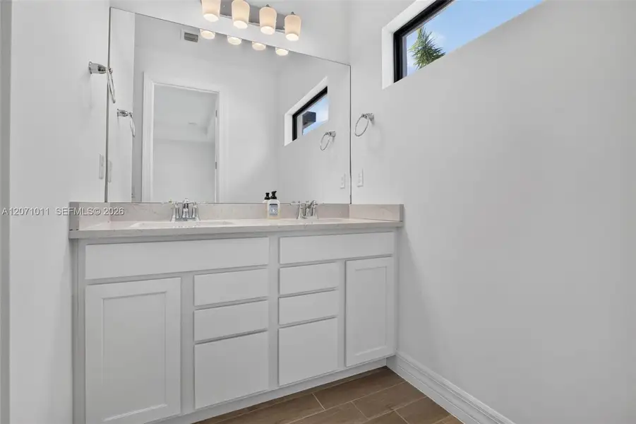 Furnished interior view inside a new home in , Plantation (Image 9).