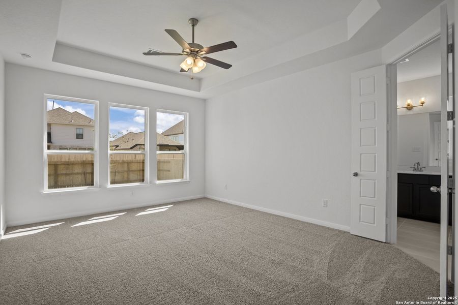 Spacious, unfurnished interior of a new home in Stillwater Ranch 60', San Antonio (Image 26).