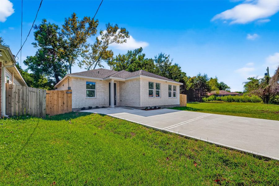 Exterior details and patio area of a home in , Texas City (Image 17). Exterior details and patio area of a home in , Texas City (Image 17).